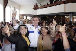 DESAYUNO TONY GALI CON MUJERES