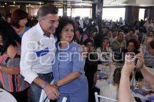 DESAYUNO TONY GALI CON MUJERES