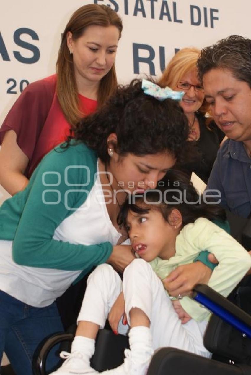 DONACIÓN DE SILLAS DE RUEDAS . DIF Y WHEELCHAIR FOUNDATION