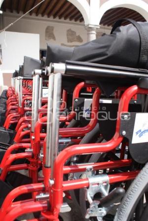 DONACIÓN DE SILLAS DE RUEDAS . DIF Y WHEELCHAIR FOUNDATION