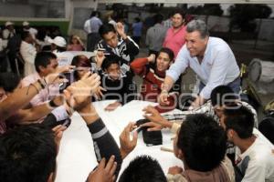 CONVIVIENCIA DE FRANCO RODRÍGUEZ CON JÓVENES