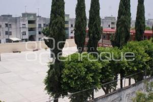 ESCUELAS CERRADAS . PUENTE