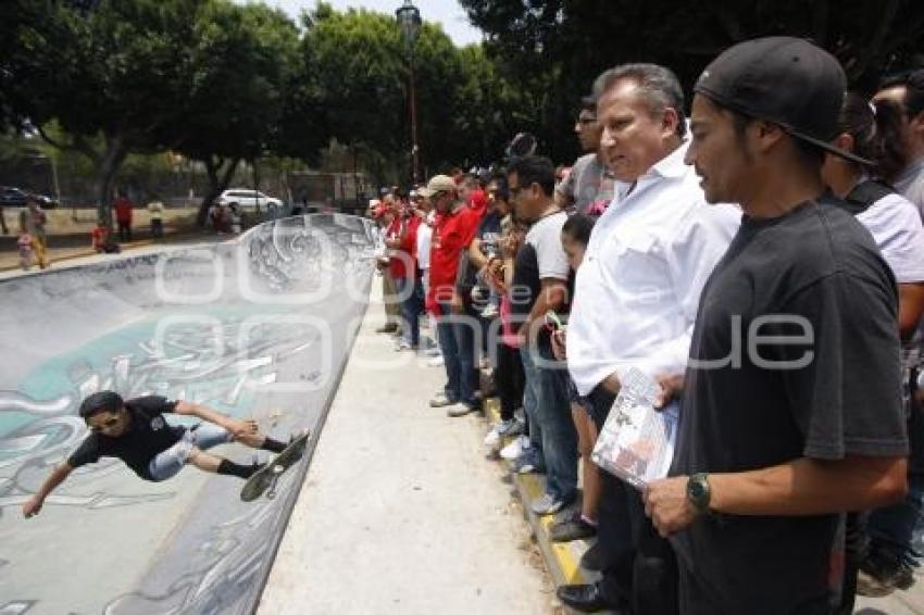 ENRIQUE AGÜERA ASISTE A CONCURSO SKATE