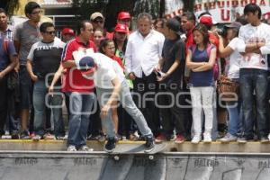 ENRIQUE AGÜERA ASISTE A CONCURSO SKATE