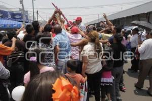 COALICIÓN 5 DE MAYO REGALA OBJETOS EN LA CENTRAL DE ABASTO