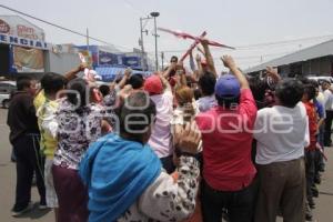 COALICIÓN 5 DE MAYO REGALA OBJETOS EN LA CENTRAL DE ABASTO