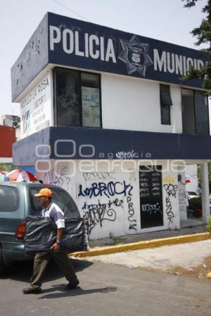 CASETA DE POLICÍA MUNICIPAL ABANADONADA