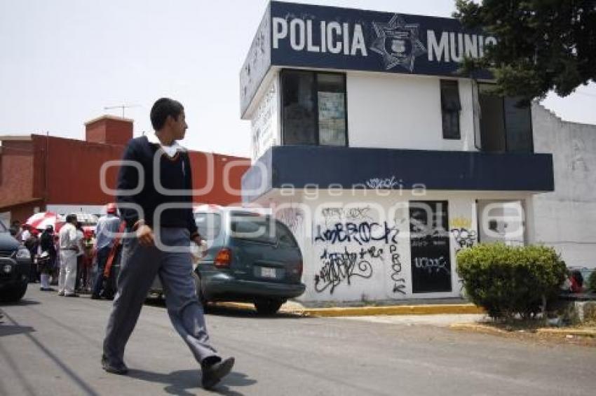 CASETA DE POLICÍA MUNICIPAL ABANADONADA