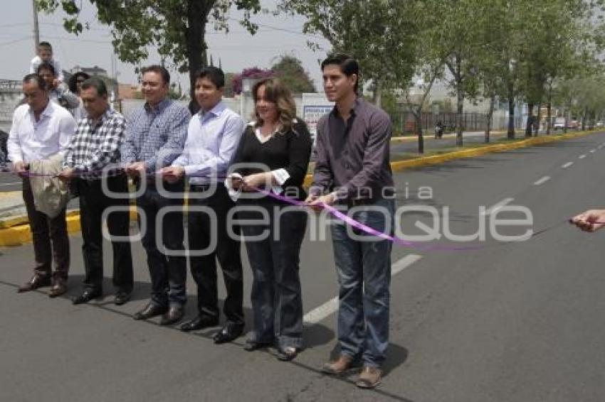 INAUGURAN RELAMINACIÓN DE CALLE