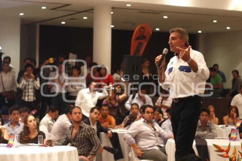 TONY GALI SE REÚNE CON JÓVENES EMPRESARIOS