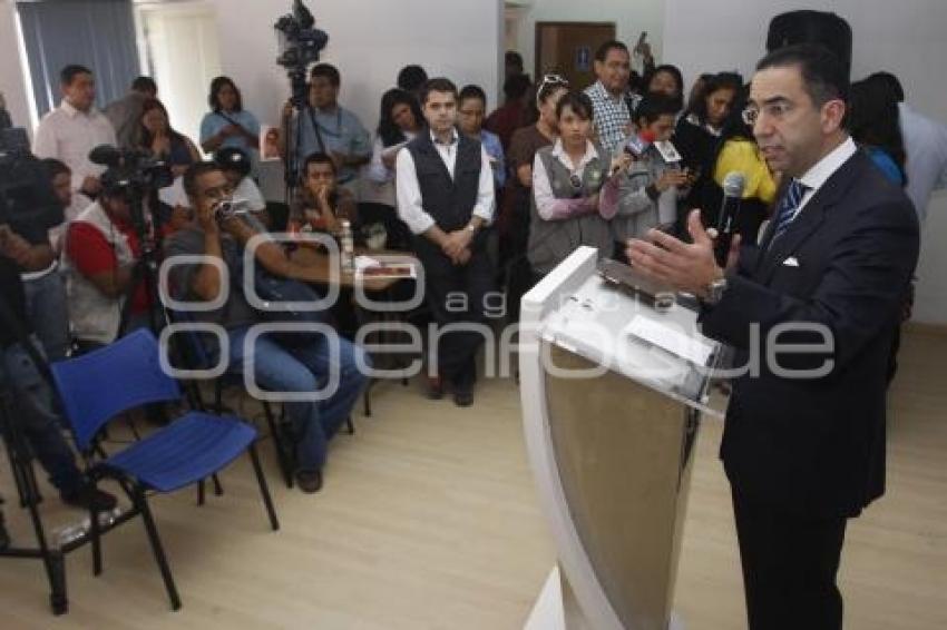 SENADOR JAVIER LOZANO ALARCÓN