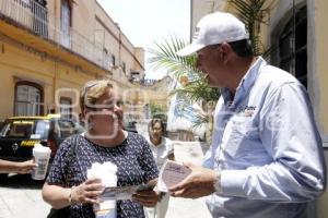 FRANCO RODRÍGUEZ RECORRE BARRIO DEL CARMEN