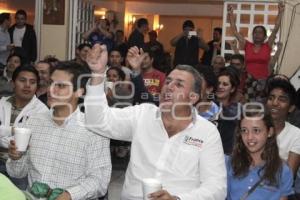 FRANCO RODRÍGUEZ SE REUNIÓ CON JÓVENES A VER FÚTBOL