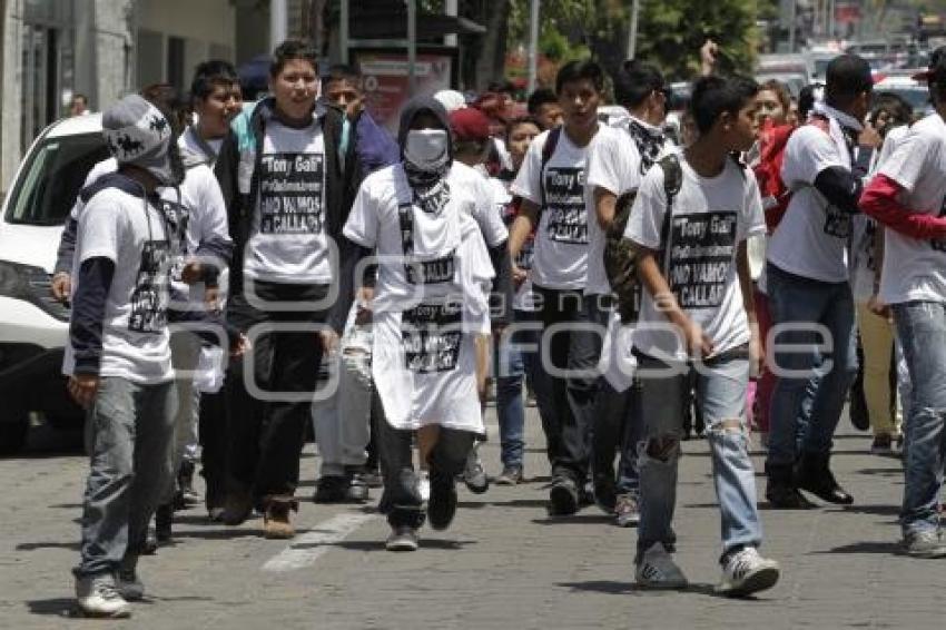 MANIFESTACIÓN DE JÓVENES CONTRA TONY GALI