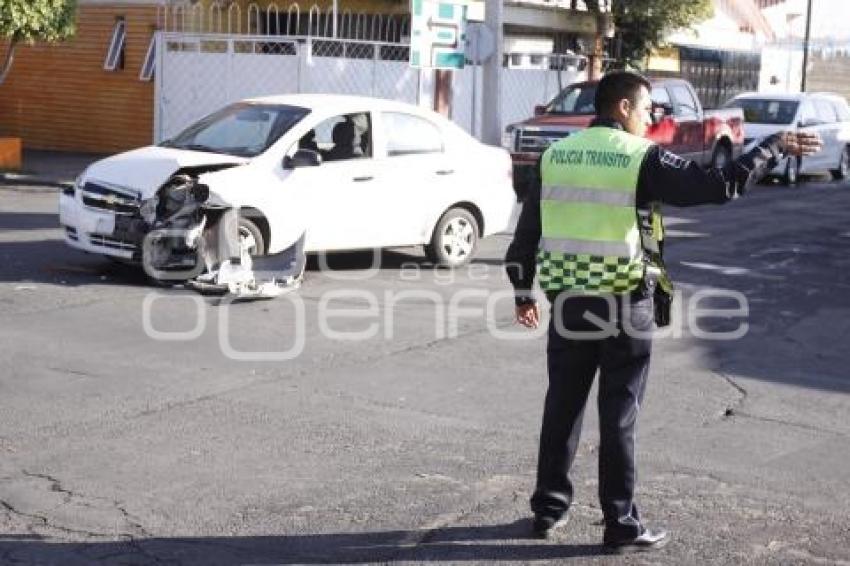 ACCIDENTE ENTRE AUTOS COMPACTOS