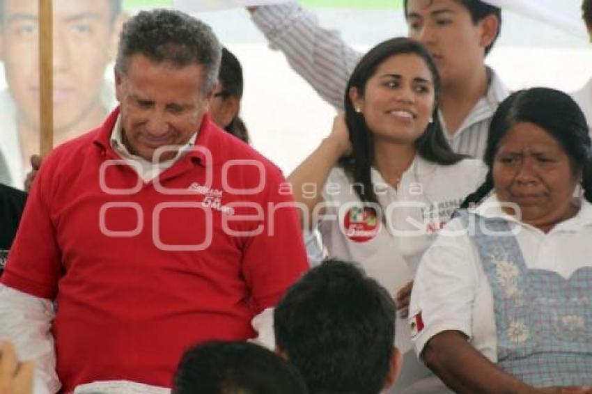 EL CANDIDATO ENRIQUE AGÜERA VISITA LOMA BELLA EL CANDIDATO ENRIQUE AGÜERA VISITA LOMA BELLA