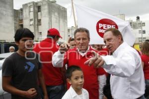 EL CANDIDATO ENRIQUE AGÜERA VISITA LOMA BELLA