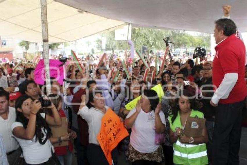 EL CANDIDATO ENRIQUE AGÜERA VISITA LOMA BELLA EL CANDIDATO ENRIQUE AGÜERA VISITA LOMA BELLA