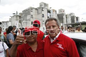 EL CANDIDATO ENRIQUE AGÜERA VISITA LOMA BELLA