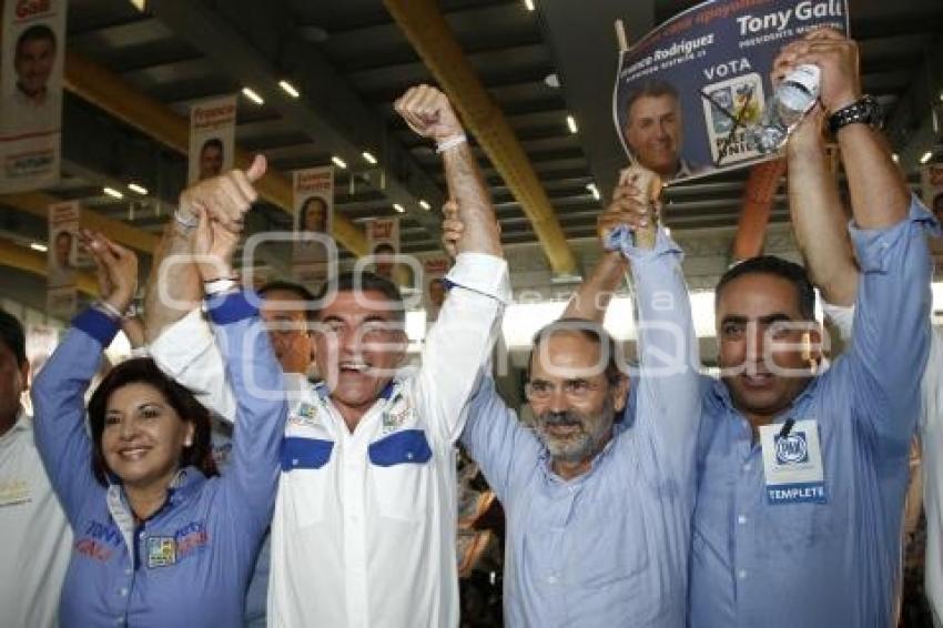 TONY GALI SE REÚNE CON SIMPATIZANTES DEL PAN