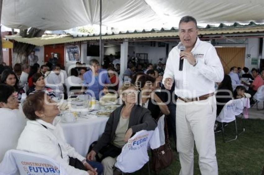 FRANCO RODRÍGUEZ SE REÚNE CON MAESTROS DEL SNTE
