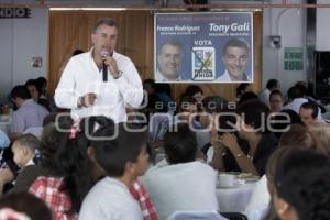 FRANCO RODRÍGUEZ SE REÚNE CON MAESTROS DEL SNTE