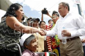 AGÜERA VISITA COLONIAS UNIVERSIDADES Y 3 CRUCES