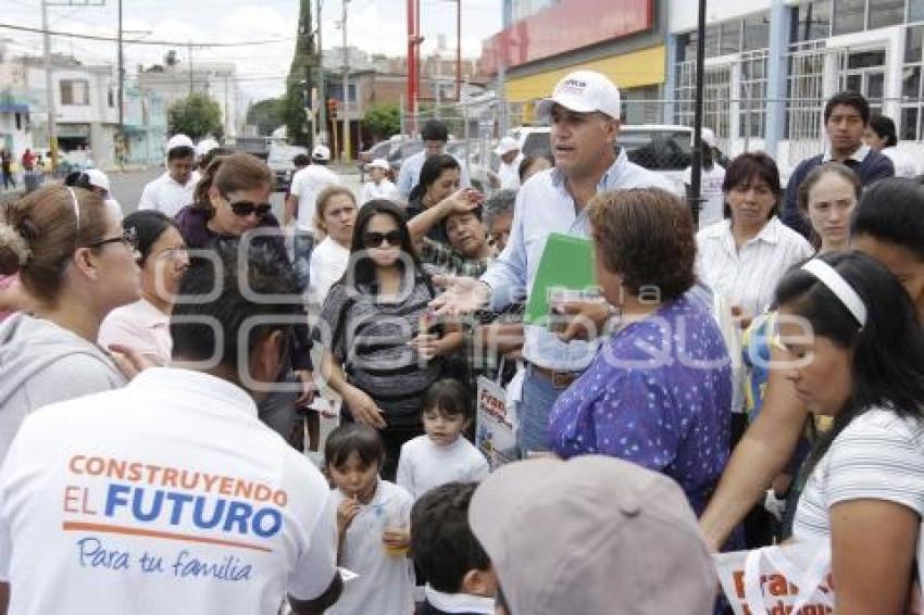 FRANCO RODRÍGUEZ RECORRE COLONIA VOLCANES