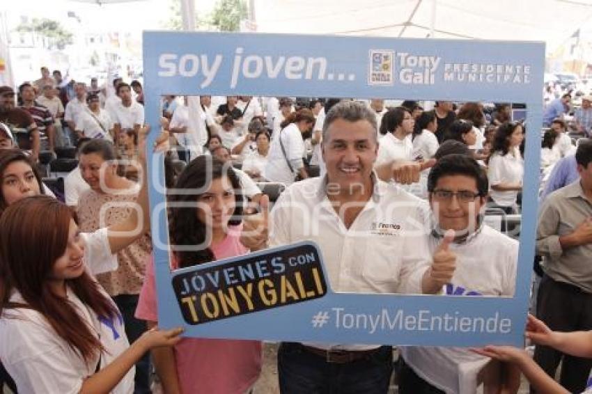 FRANCO RODRÍGUEZ ACOMPAÑA A TONY GALI EN PRESENTACIÓN DE PLATAFORMA