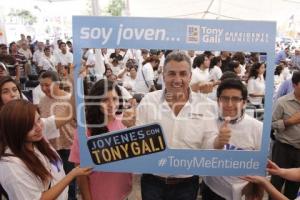 FRANCO RODRÍGUEZ ACOMPAÑA A TONY GALI EN PRESENTACIÓN DE PLATAFORMA