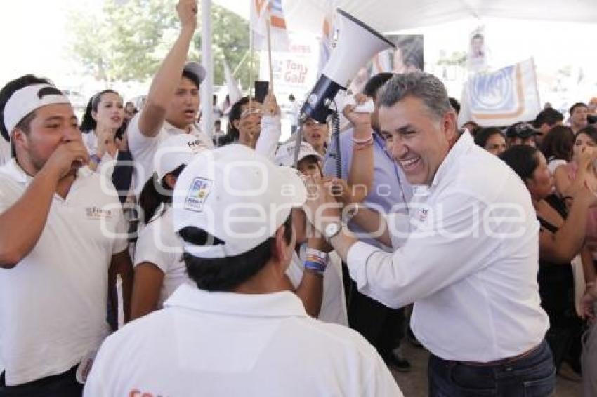 FRANCO RODRÍGUEZ ACOMPAÑA A TONY GALI EN PRESENTACIÓN DE PLATAFORMA