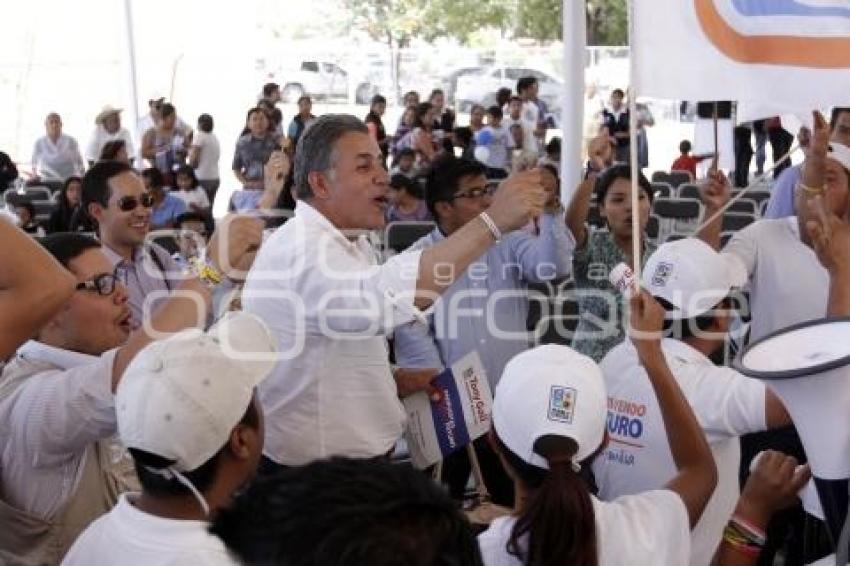 FRANCO RODRÍGUEZ ACOMPAÑA A TONY GALI EN PRESENTACIÓN DE PLATAFORMA