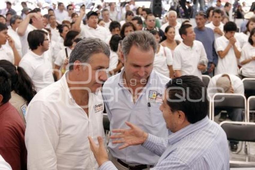 FRANCO RODRÍGUEZ ACOMPAÑA A TONY GALI EN PRESENTACIÓN DE PLATAFORMA