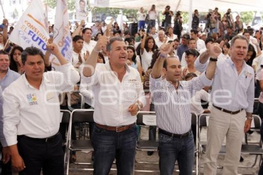 FRANCO RODRÍGUEZ ACOMPAÑA A TONY GALI EN PRESENTACIÓN DE PLATAFORMA
