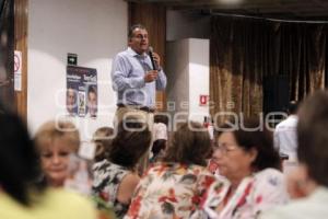 FRANCO RODRÍGUEZ EN REUNIÓN CON MUJERES