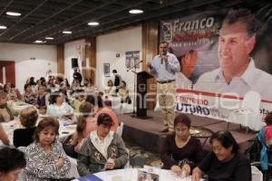 FRANCO RODRÍGUEZ EN REUNIÓN CON MUJERES