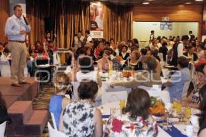 FRANCO RODRÍGUEZ EN REUNIÓN CON MUJERES