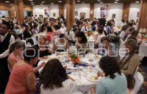 FRANCO RODRÍGUEZ EN REUNIÓN CON MUJERES