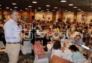 FRANCO RODRÍGUEZ EN REUNIÓN CON MUJERES