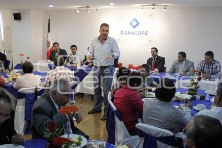 FRANCO RODRÍGUEZSE REÚNE CON CANACOPE