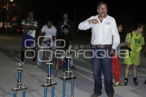 FRANCO RODRÍGUEZ ENTREGA TROFEOS DE FÚTBOL