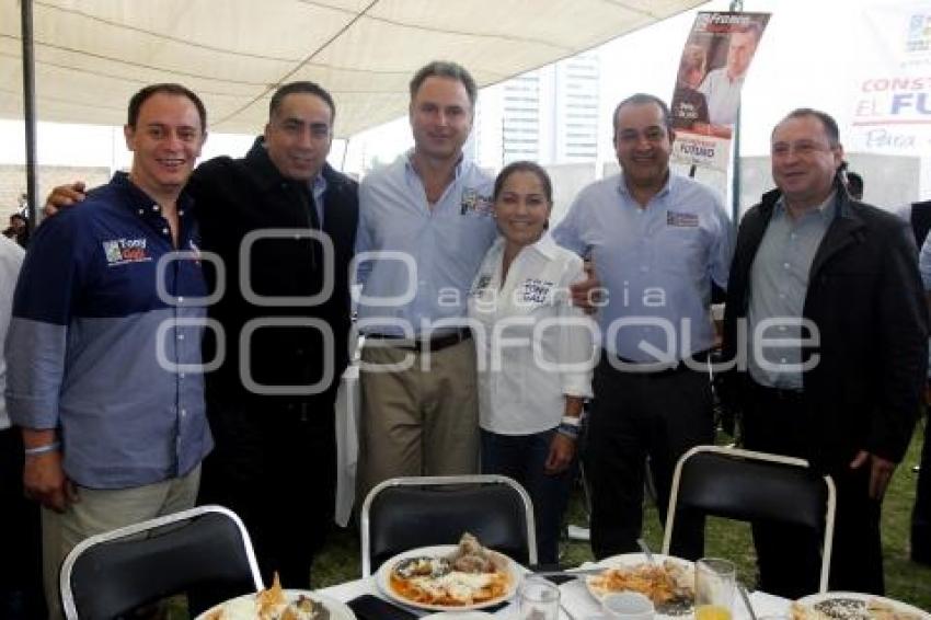 CANDIDATOS PUEBLA UNIDAD REUNIÓN CON MAESTROS