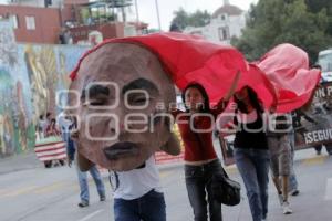 MARCHAN ESTUDIANTES EN MEMORIA DEL HALCONAZO