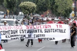 MARCHAN ESTUDIANTES EN MEMORIA DEL HALCONAZO