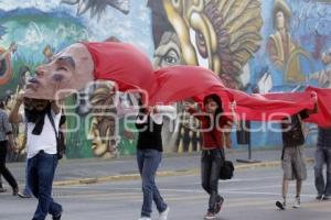 MARCHAN ESTUDIANTES EN MEMORIA DEL HALCONAZO