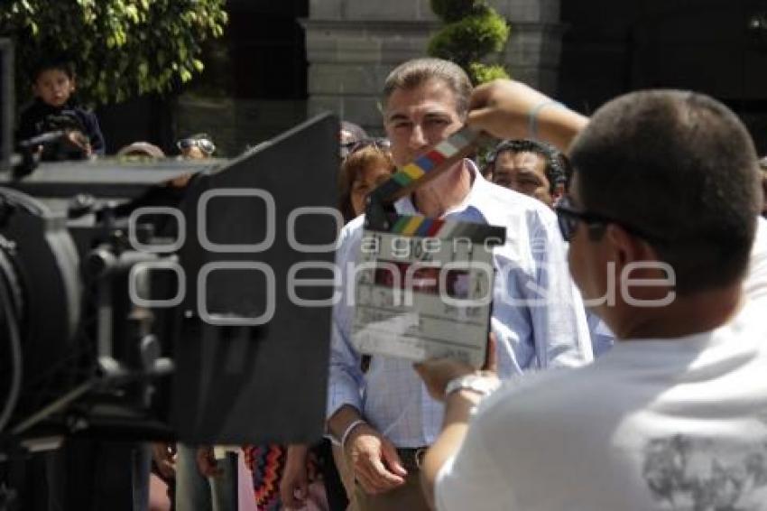 TONY GALI GRABA SPOT EN EL ZÓCALO