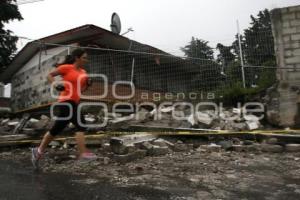 LLUVIAS DERRIBAN BARDA EN ESCUELA PRIMARIA