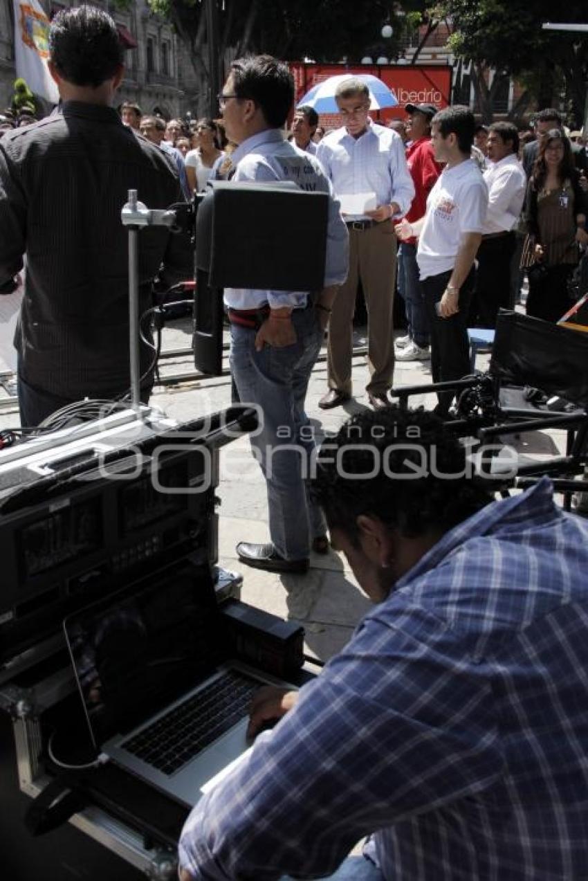 TONY GALI GRABA SPOT EN EL ZÓCALO