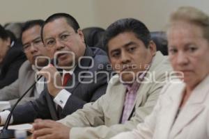 SE REÚNEN DIPUTADOS CON PERSONAS DE LA TERCERA EDAD
