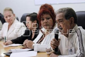 SE REÚNEN DIPUTADOS CON PERSONAS DE LA TERCERA EDAD